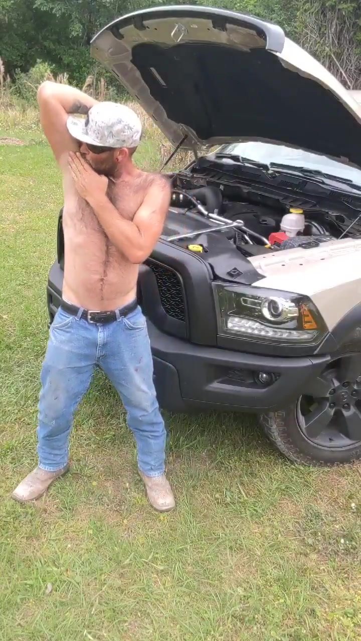 GAY REDNECK DADDY PISSING OUTSIDE 28