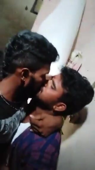 Hot kiss - video 2