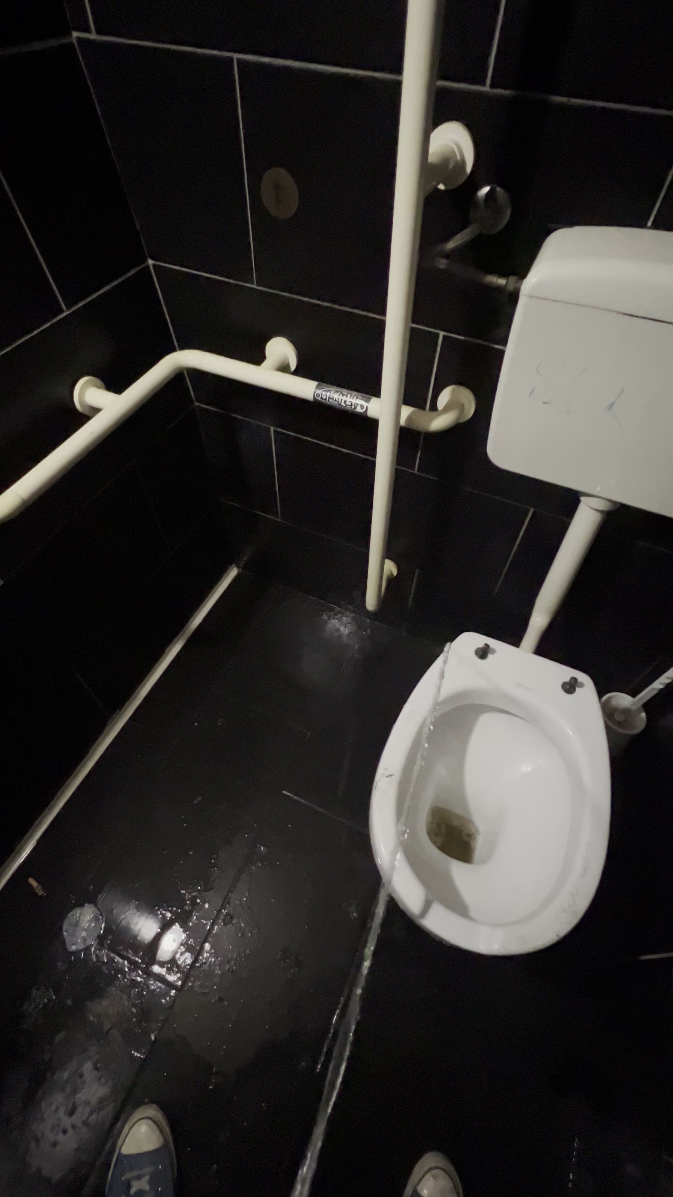 public piss pub toilet