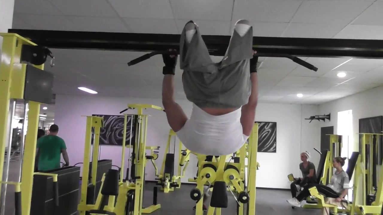 at gim,en el gimnasio