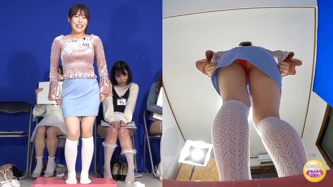 Japanese girl pee dance