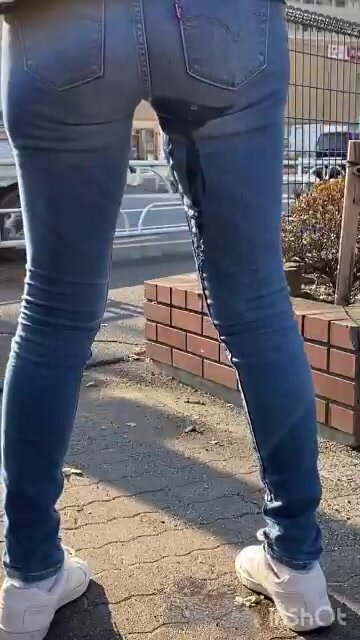 Pissing jeans in public - video 3