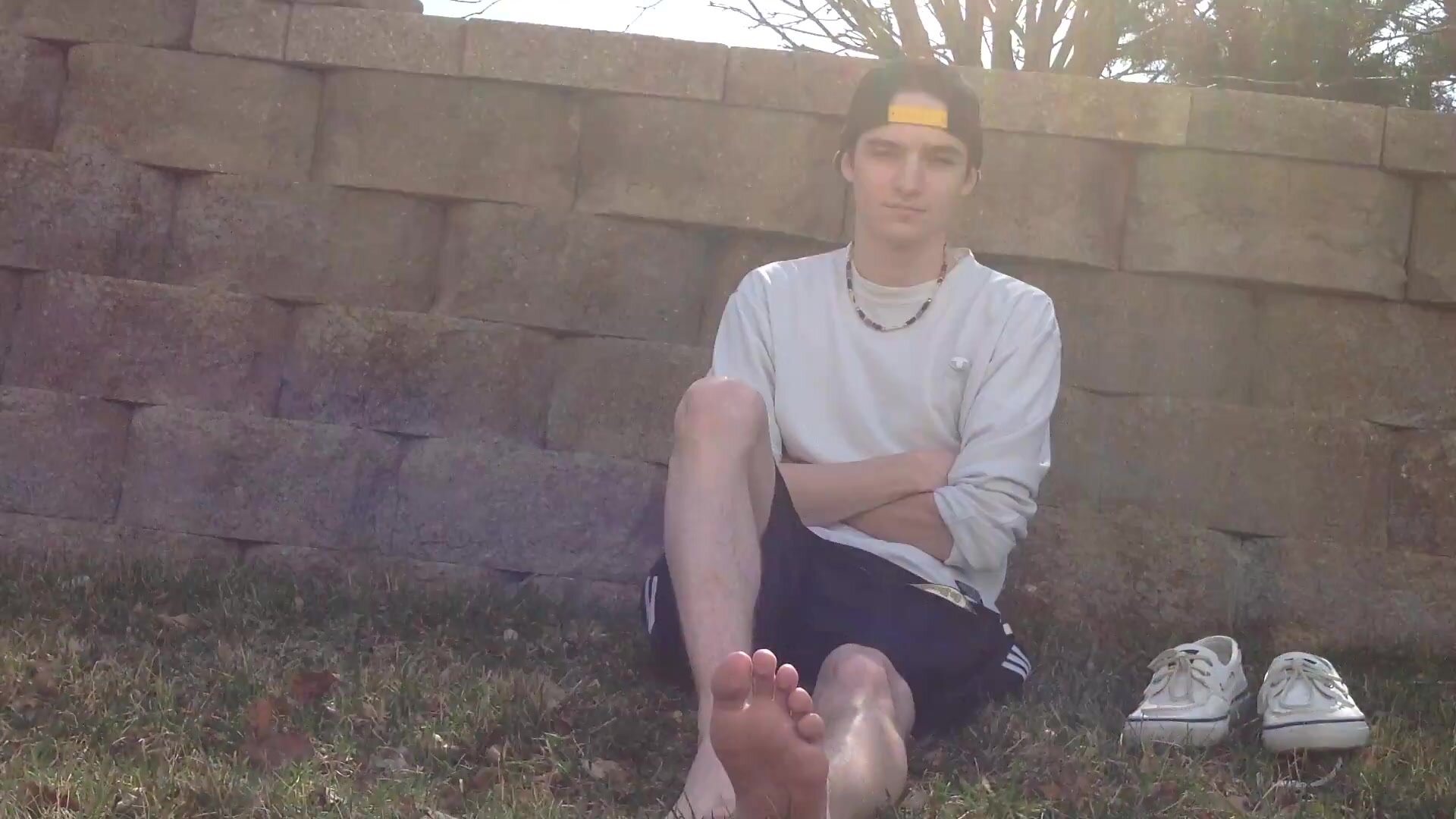 Frat Boy Twink Shows off his Feet