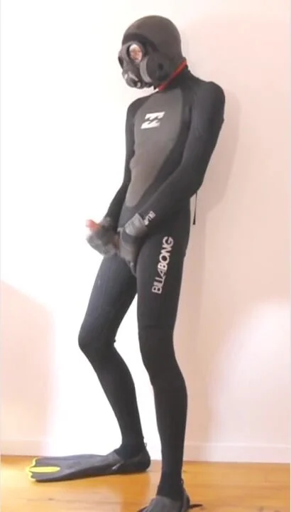 Gas mask and wetsuit - ThisVid.com