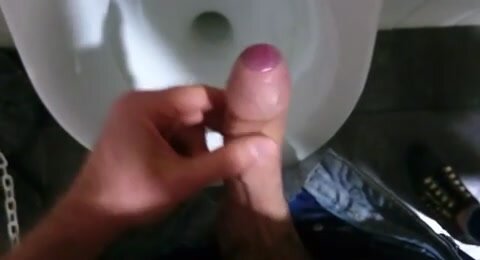 Sega nei bagni della stazione di Napoli