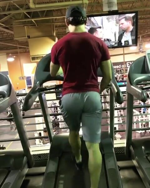 Bubble Butt: gym bro on the treadmill - ThisVid.com