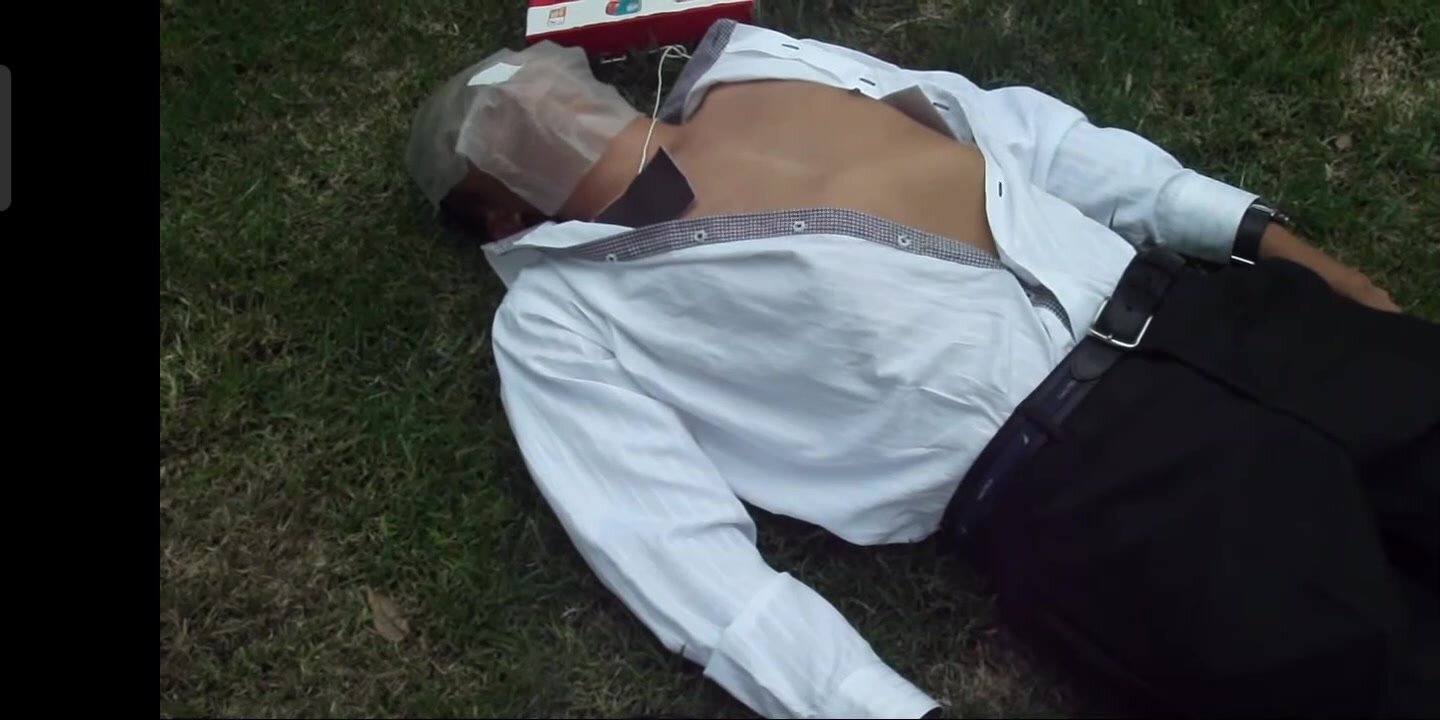 Cpr on man - video 2