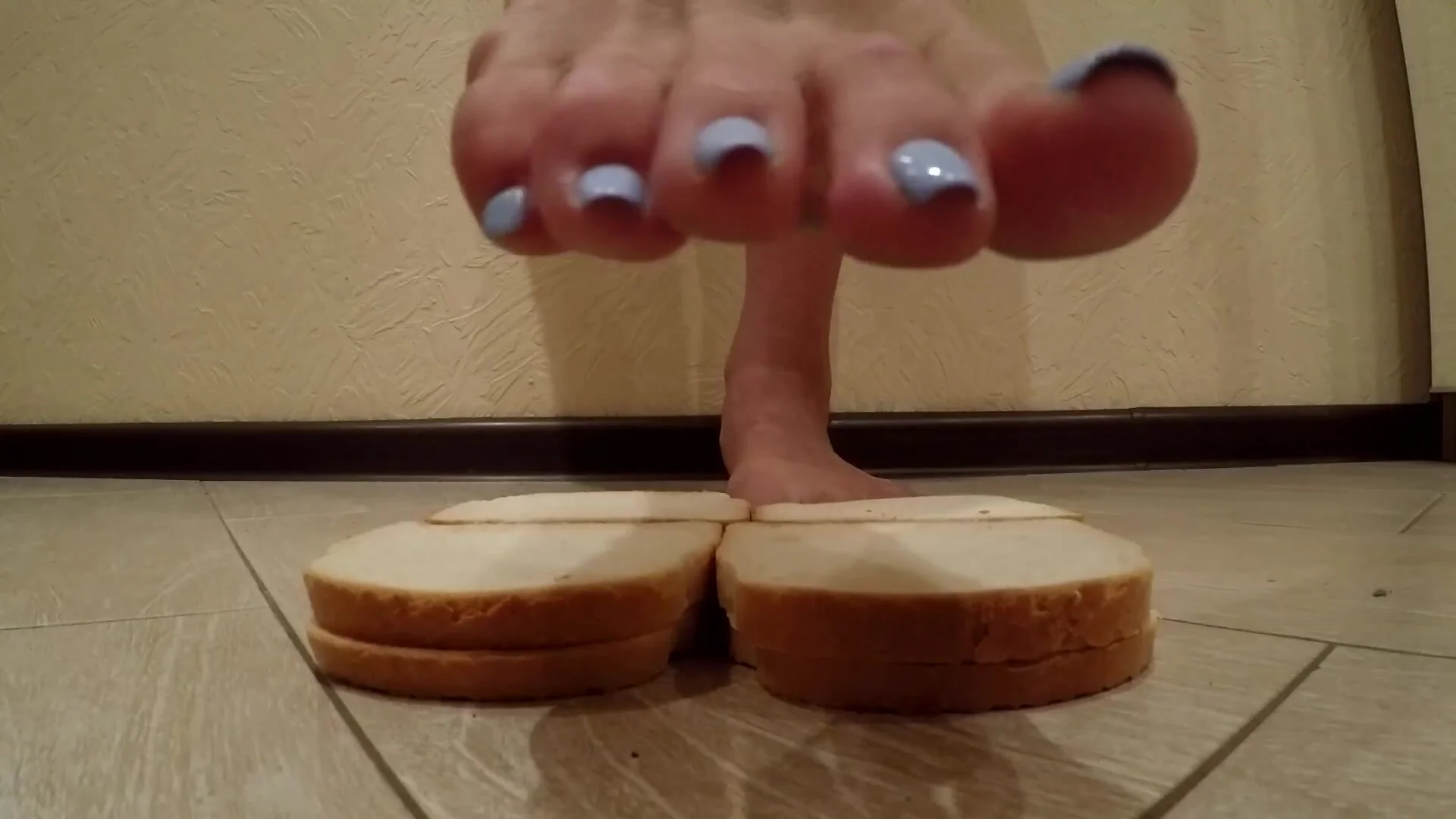 Barefoot Bread Crush - ThisVid.com