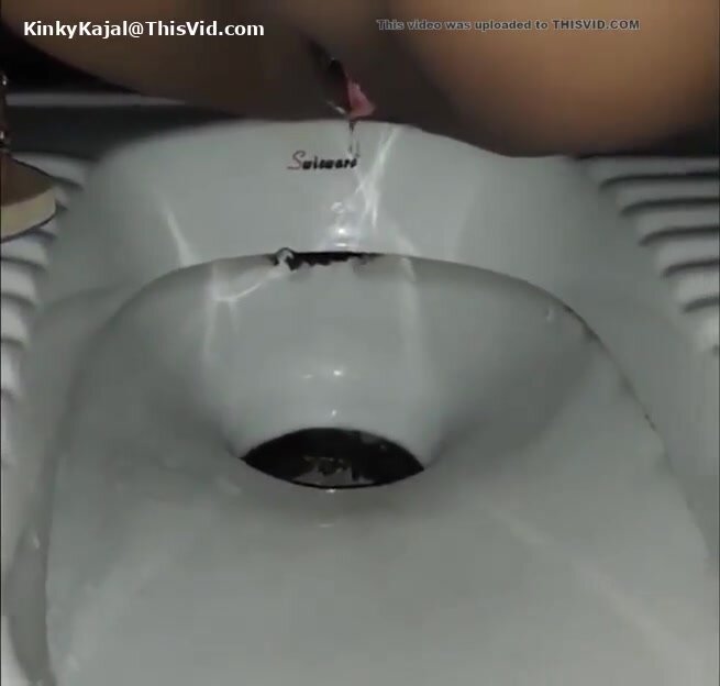 Sexy Indian vabi pissing in toilet n record by her hubb