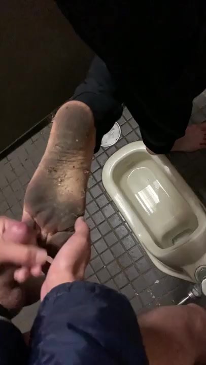 Guy Cums On Filthy Dirty Feet 2