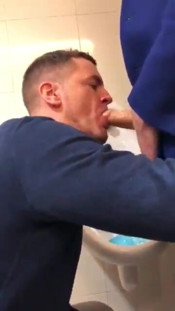Cruising in public toilet - video 5
