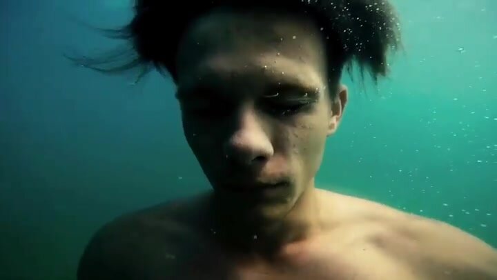Sinking barefaced underwater
