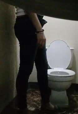 Toilet voyeur - video 129