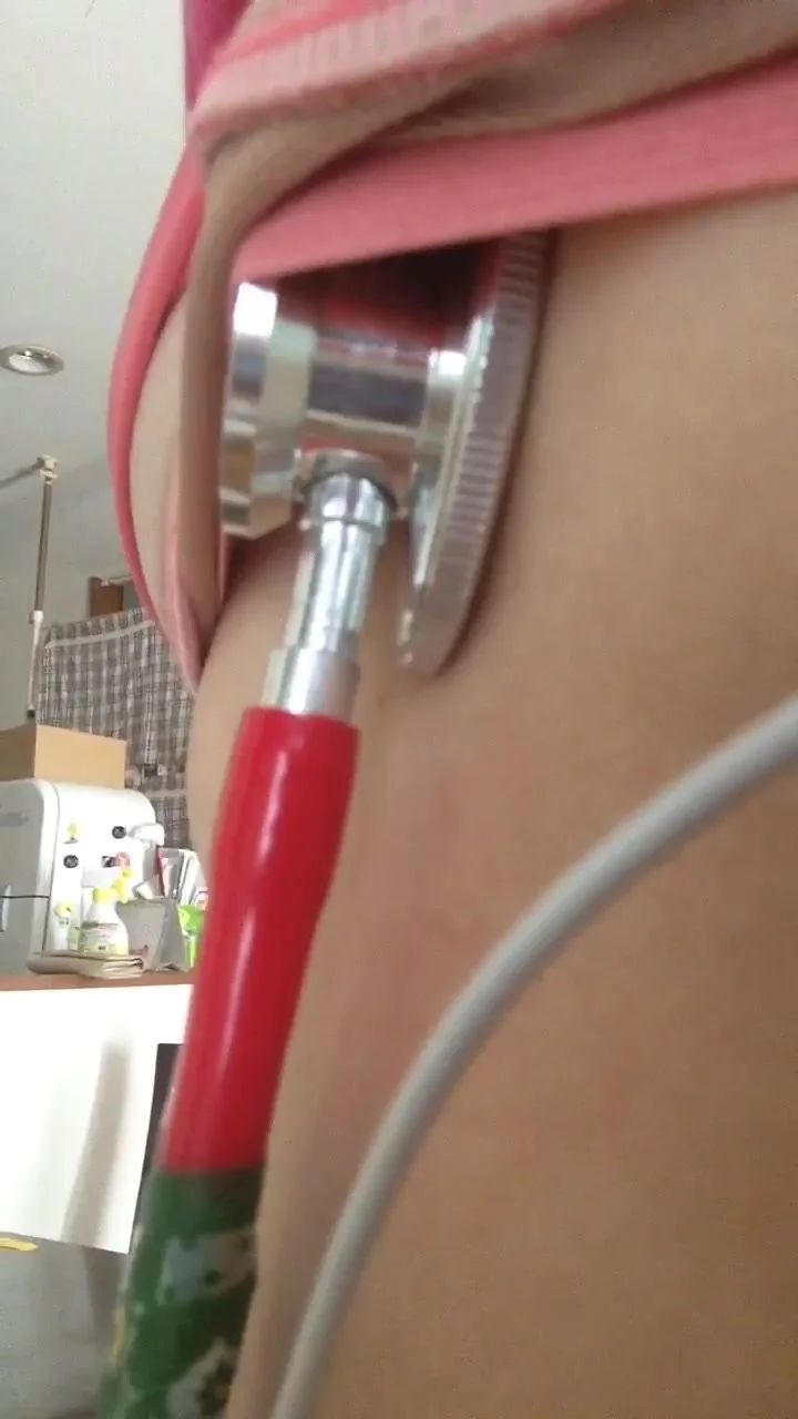 Girl Stethoscope heartbeat ThisVid com En español 