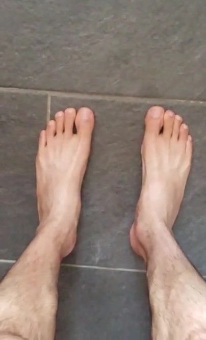 Veiny Male Feet Wiggle