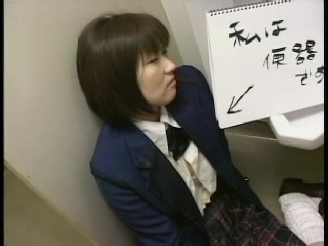 Japanese schoolgirl blowjob and pee