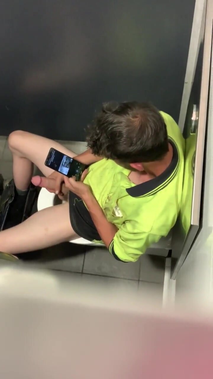 JO in a stall - hot dick