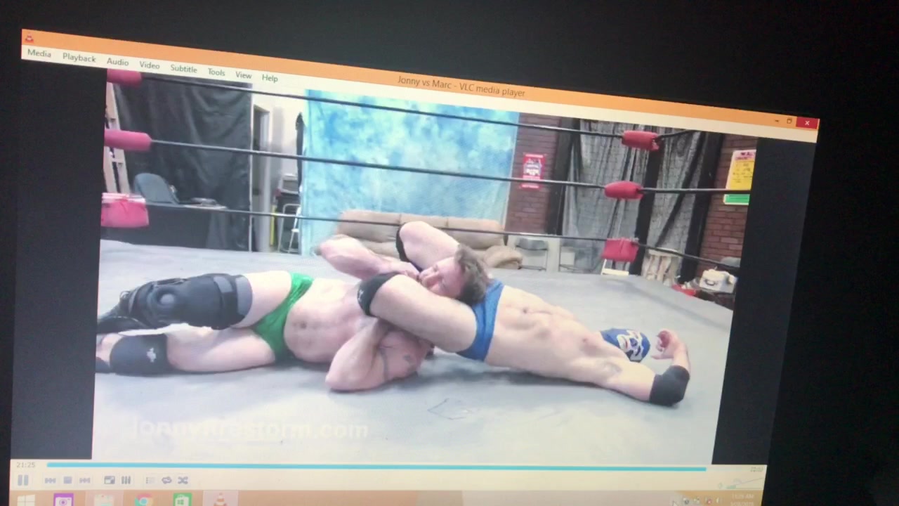 JF gets choked out