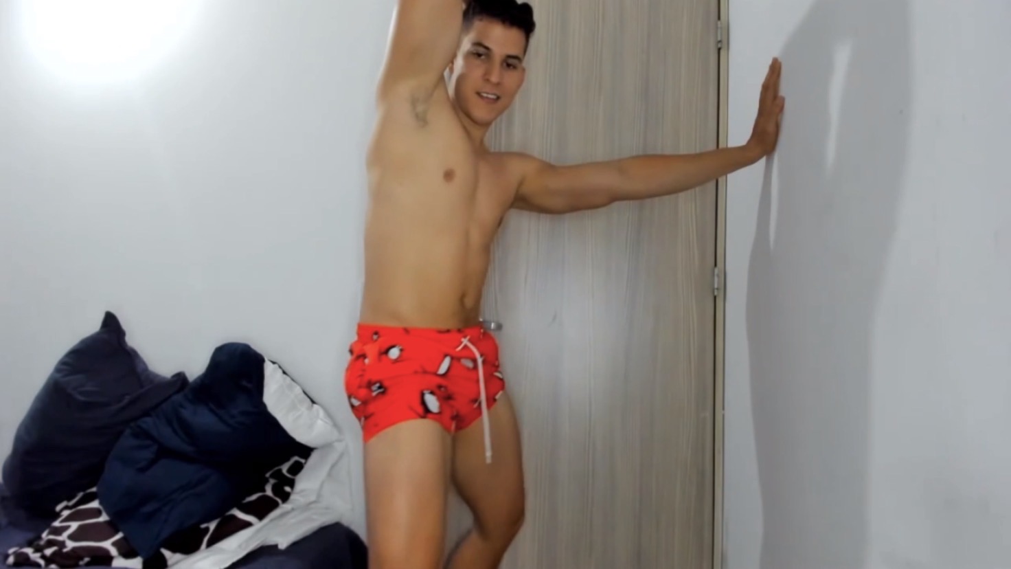 Young sexy boy dancing on cam!