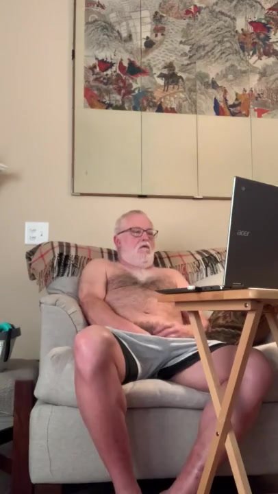 Voyeur Cam Cum - Daddy cum: hidden cam my daddy watching porn - ThisVid.com