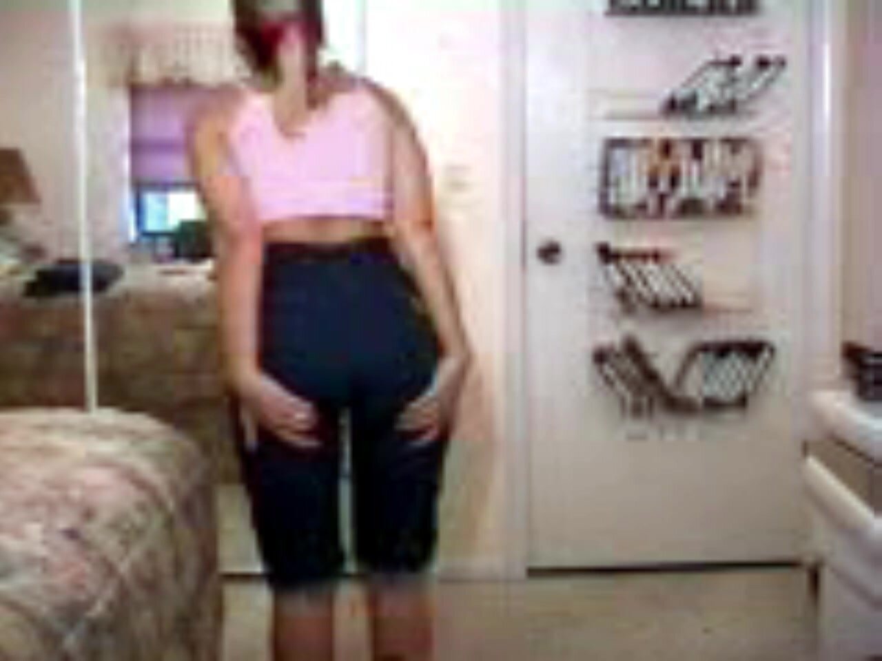 Cute farting girl (Old clip)