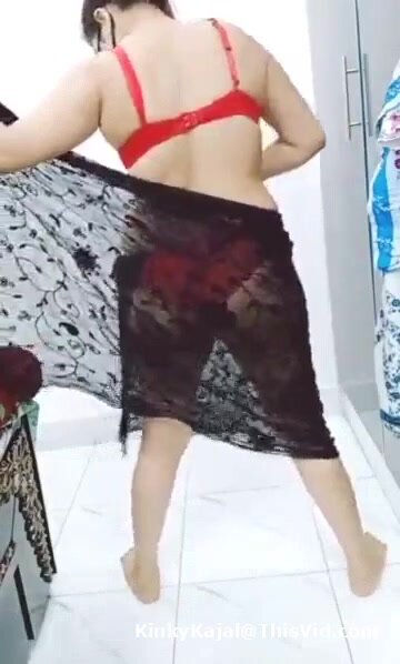 SEXY PAKISTANI WIFE TEASING FANS WITH DANCE