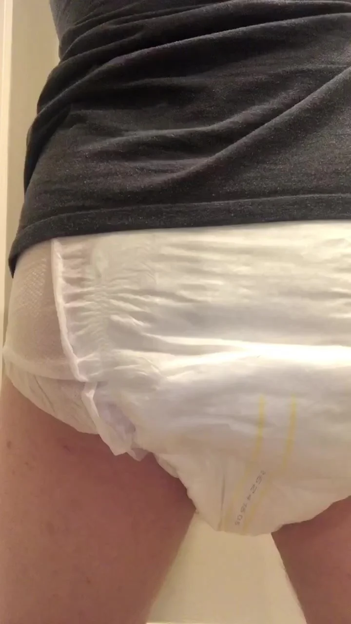 Quick diaper messing - ThisVid.com