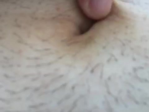 De cerca el ombligo.