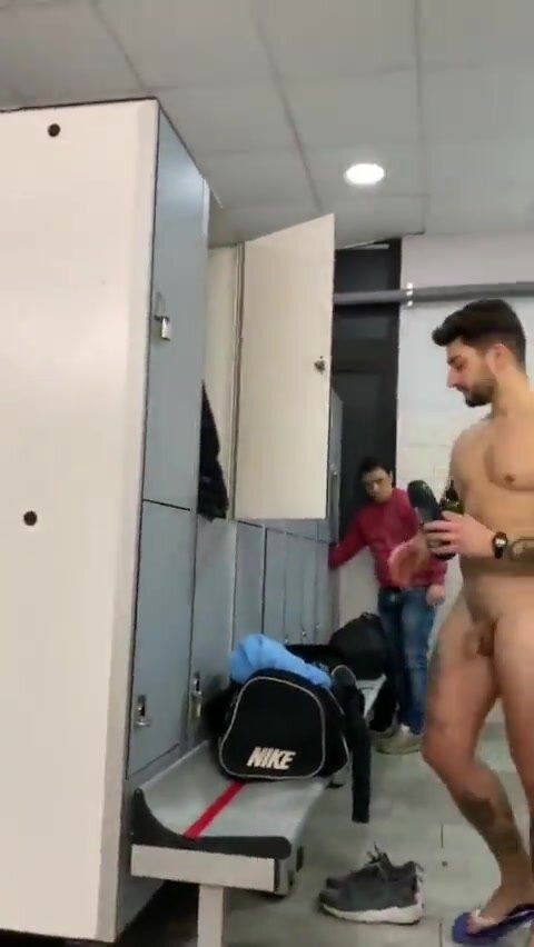 hot guy changing in the lockeroom