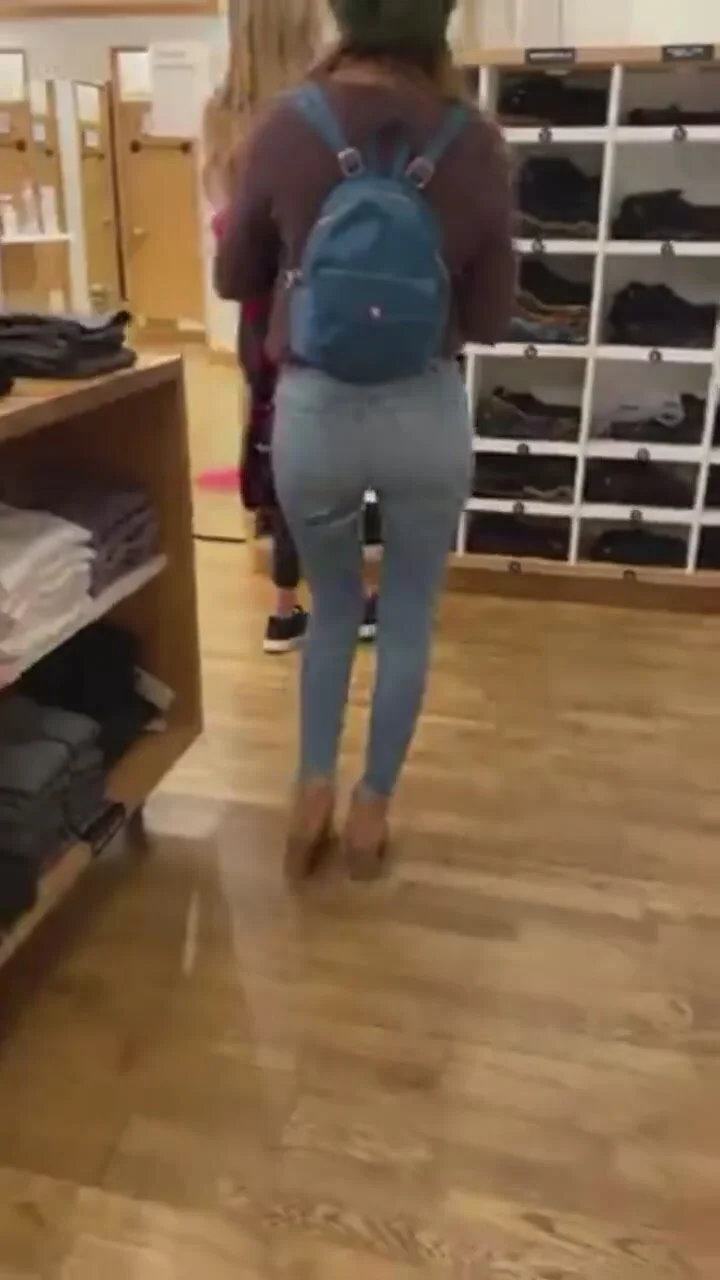Girls pees her pants in store - video 2