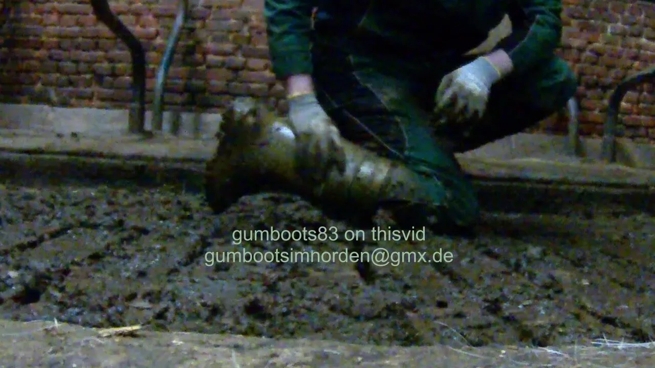 Farmer: farm wank in dirty rubberboots - ThisVid.com