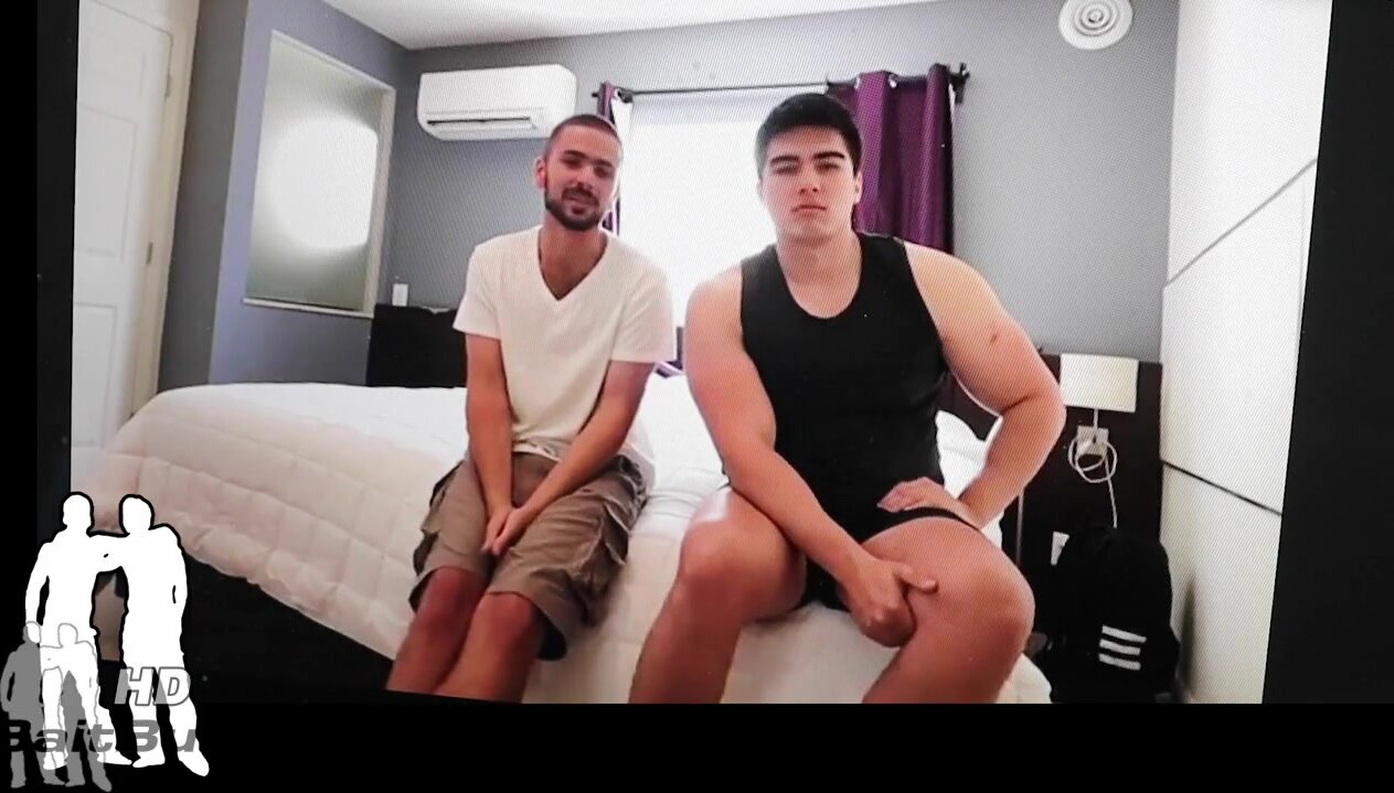 Hot fuck between guys - cam