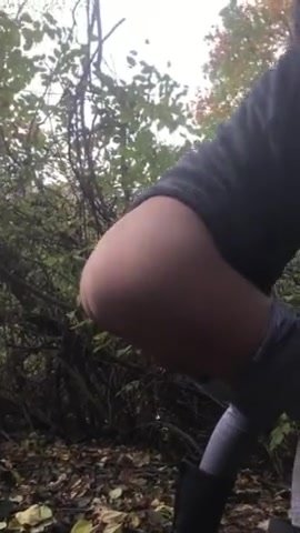 chick pisses in bushes