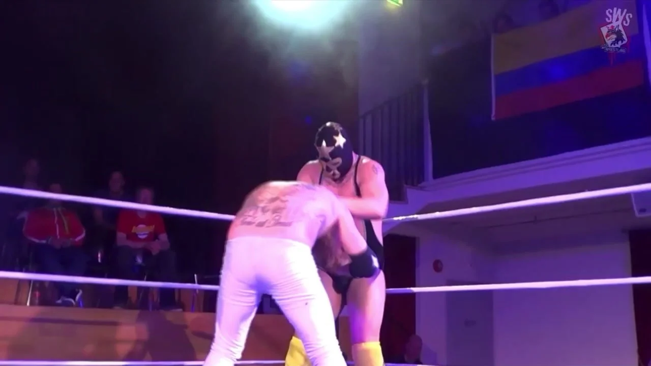 Dick Accidentally Slipped In While Wrestling - Wrestler dick slip accidentally - ThisVid.com