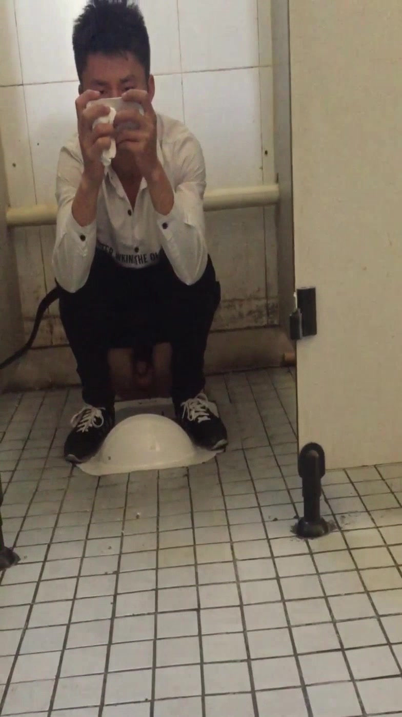 chinese in public toilet (25)