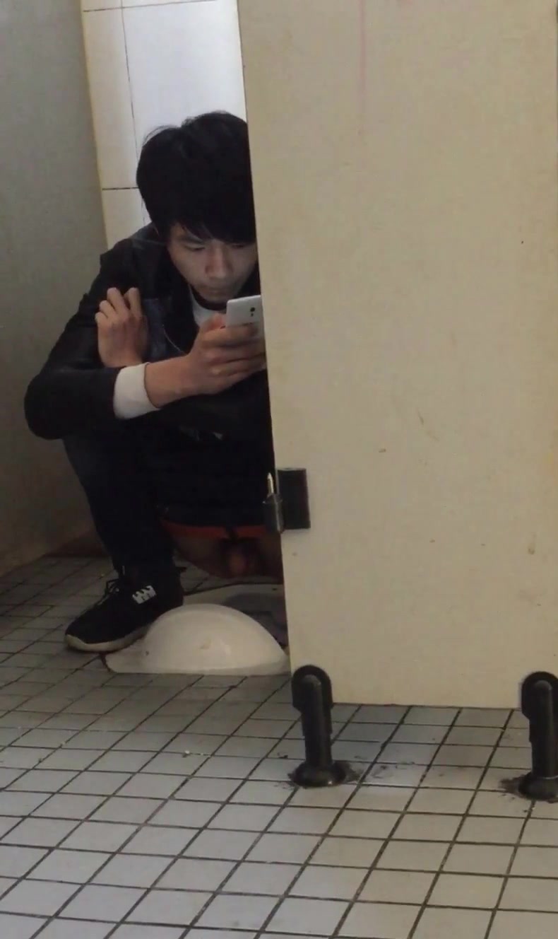 chinese in public toilet (27)