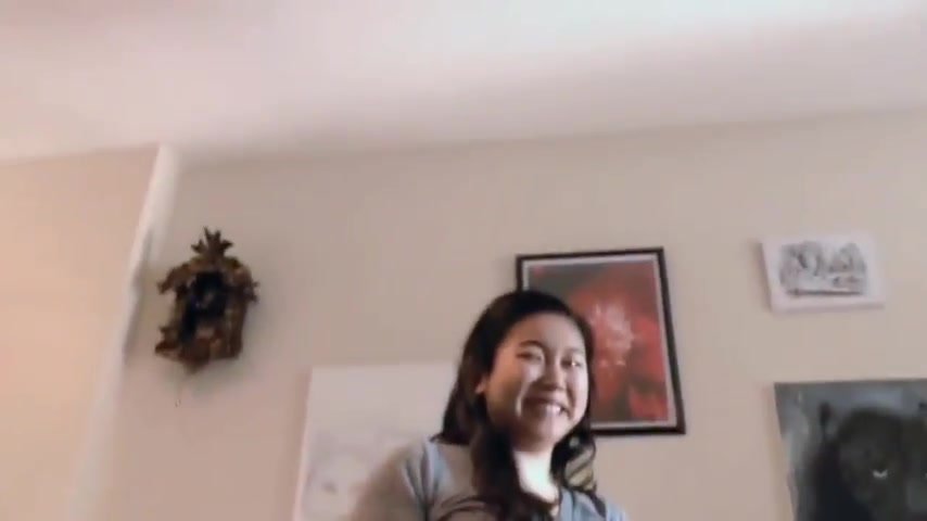 Asian girl farting - video 2