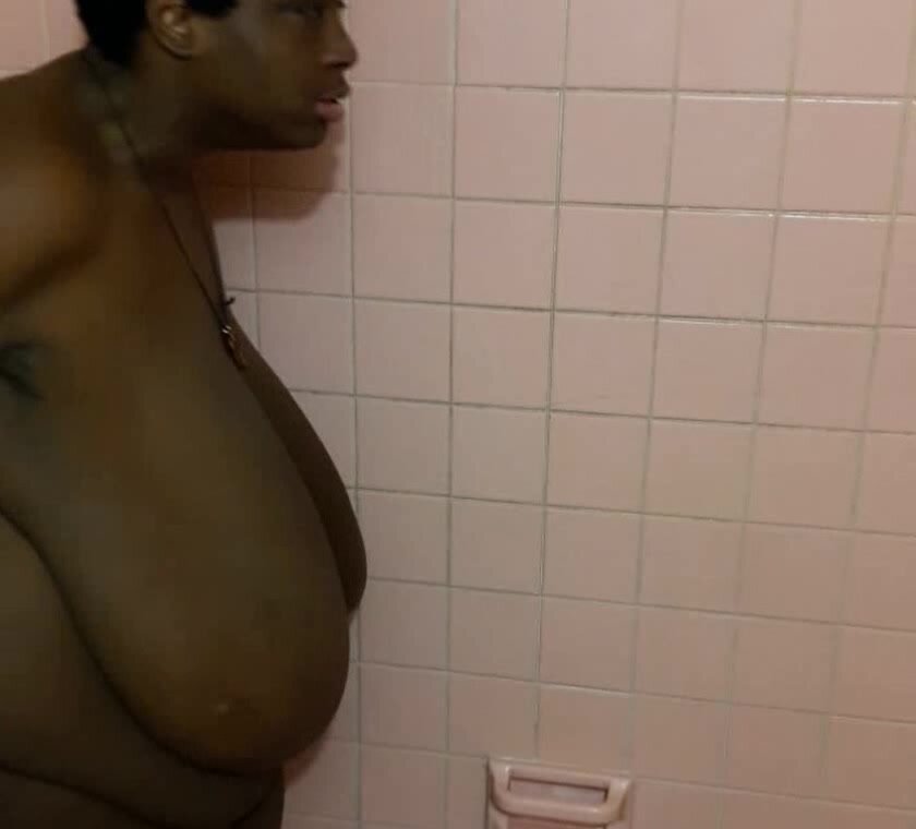 FAT BLACK WOMAN PUKES IN BATHTAB