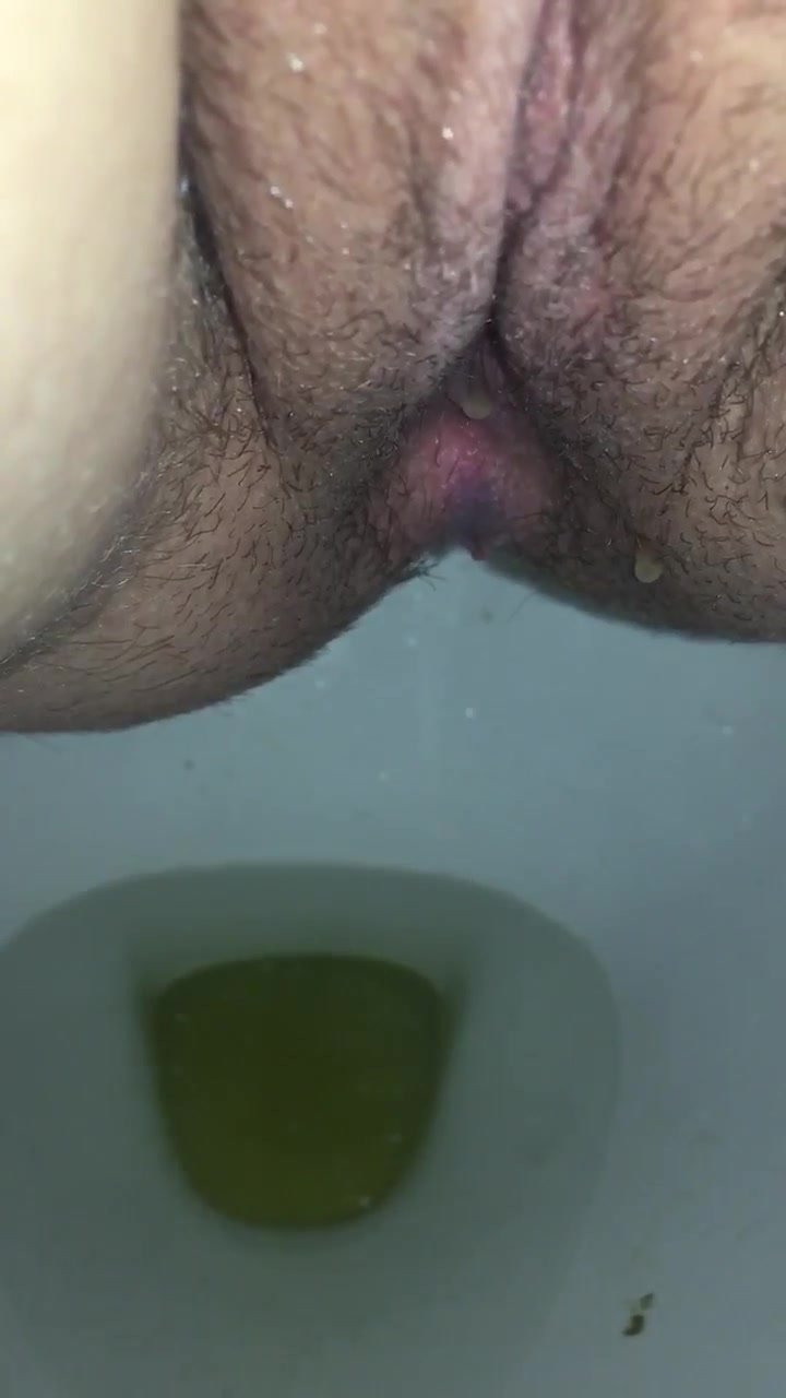 my girlfriend pooping