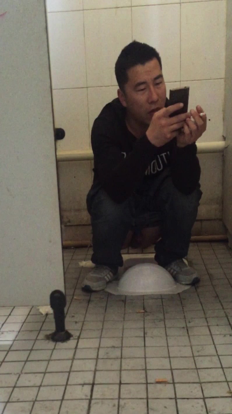 chinese in public toilet (36)