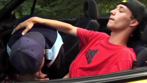 Twinks enjoy sucking, fucking and shooting cum in car