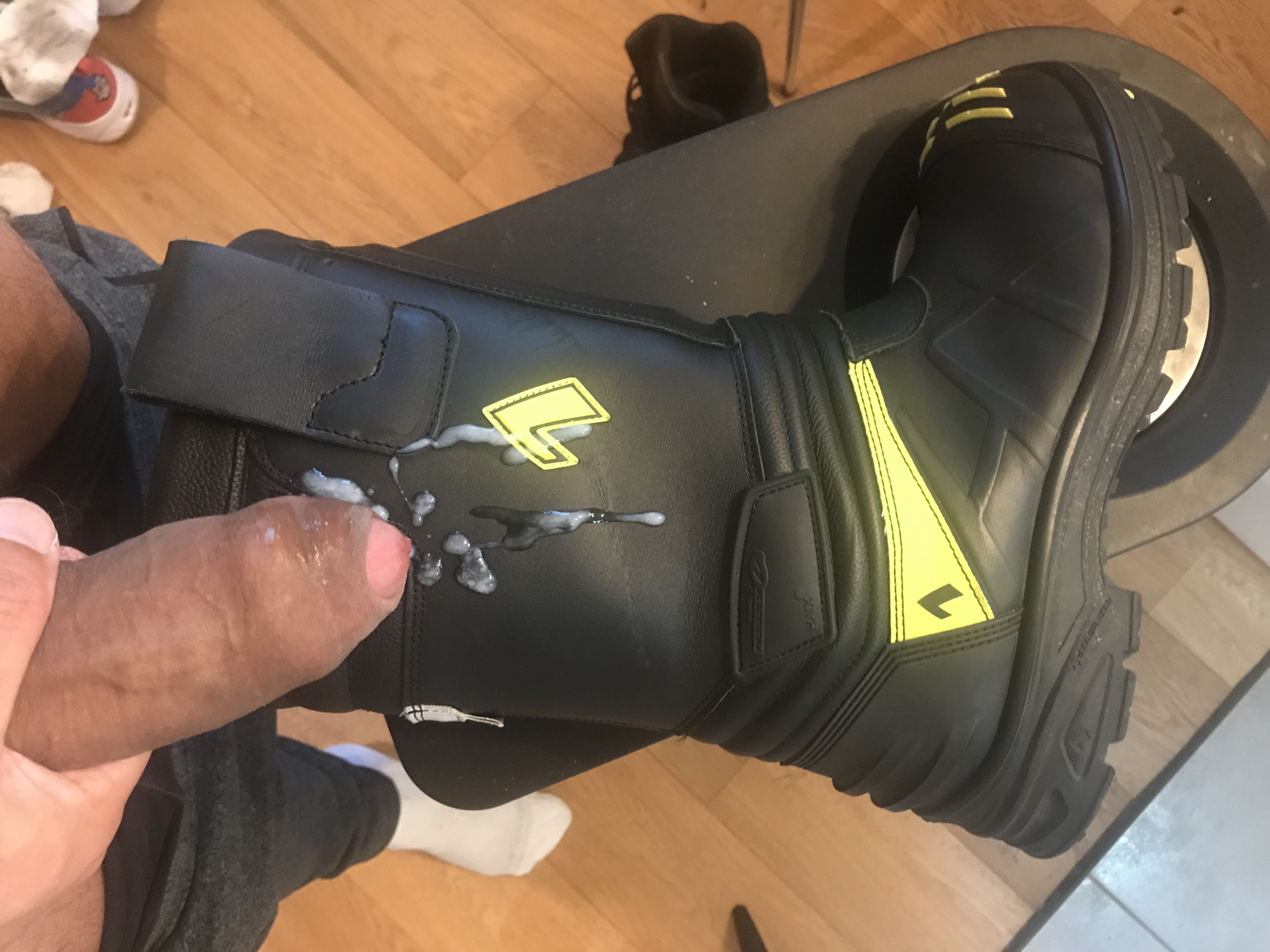 Releasing cum on Haix Fire Eagle Vario size 46 boots !!