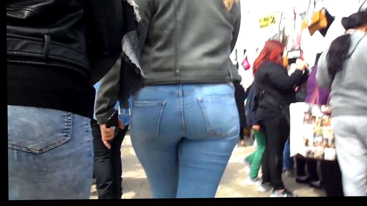 Big ass teen in jeans candid.