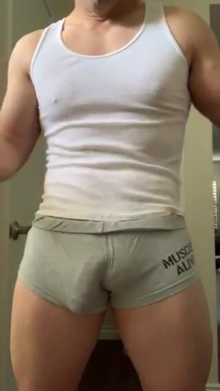 320px x 568px - Tight: Youtube fit briefs bulge tease 1 - ThisVid.com