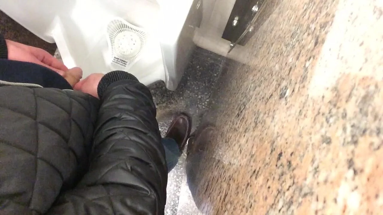 Pissing: Urinal Spy: College Boy - ThisVid.com