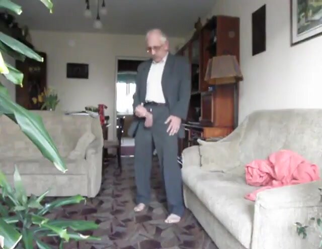 GRANDPA HAS A NICE SACK!