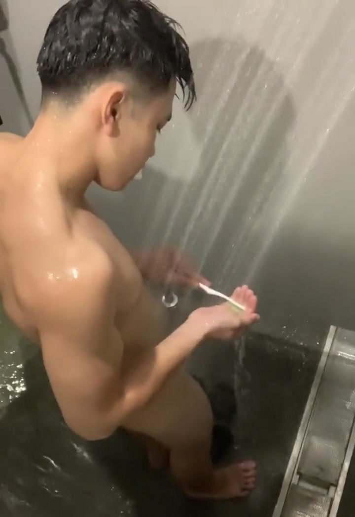 Vn gym shower 4