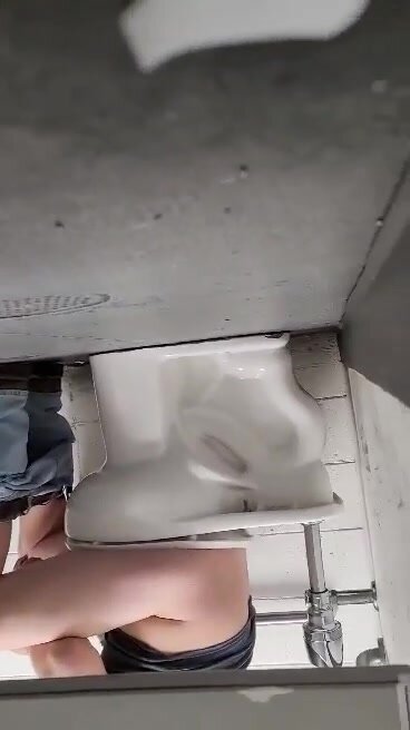 Coworker pooping - video 2