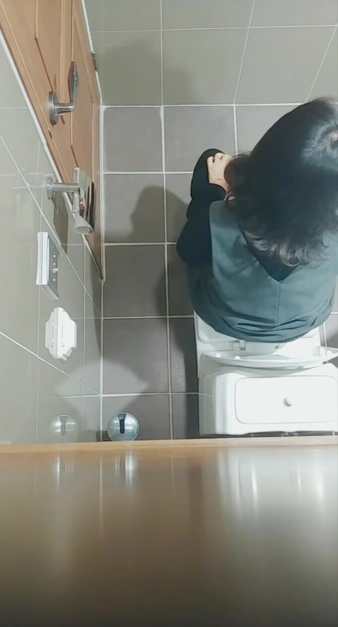 korean girl toilet - video 8