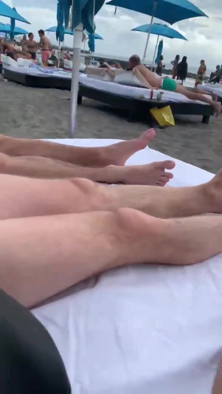 sexy feet at the pool
